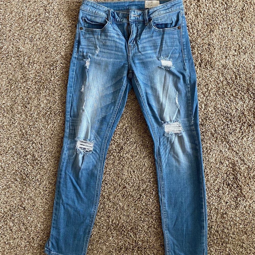 Light wash ripped skinny jeans